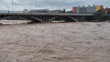 L'històric temporal de pluja continua descarregant al nord-est del país